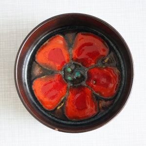 Vintage Pottery Deep Dish / Bowl with Fat Lava Red Flower Decoration Unknown / probably West Germany / Mid Century Modern 60s - 70s