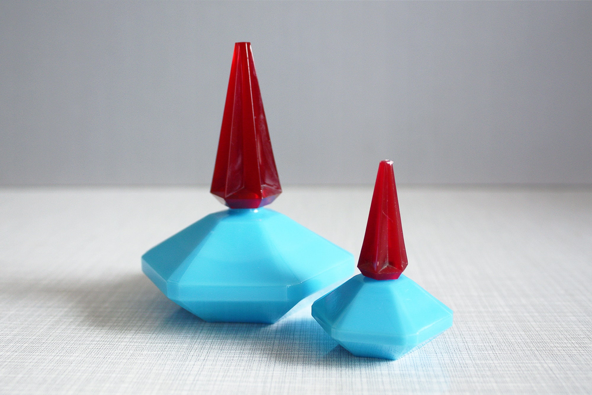 Cacharel Lou Lou 香水 青と赤の六角形デザイン Vintage瓶 Loulou Cacharel - Etsy