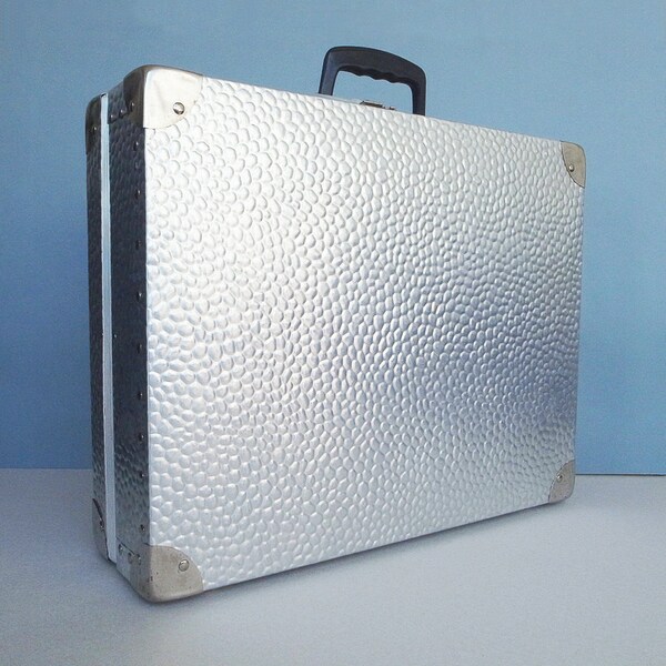 Photo Updated !  British Vintage Aluminum Attache Case Cheney England with Key Unused Vintage James Bond