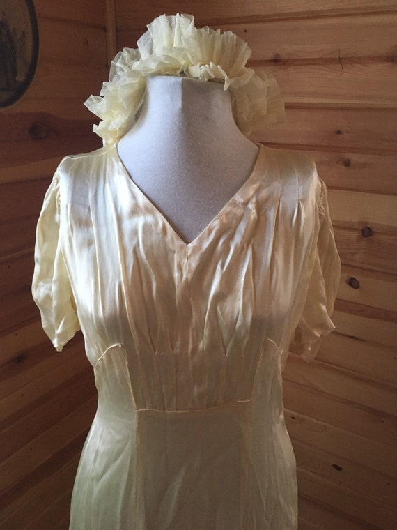 1930s/40s Buttercream Short Sleeved Wedding Dress