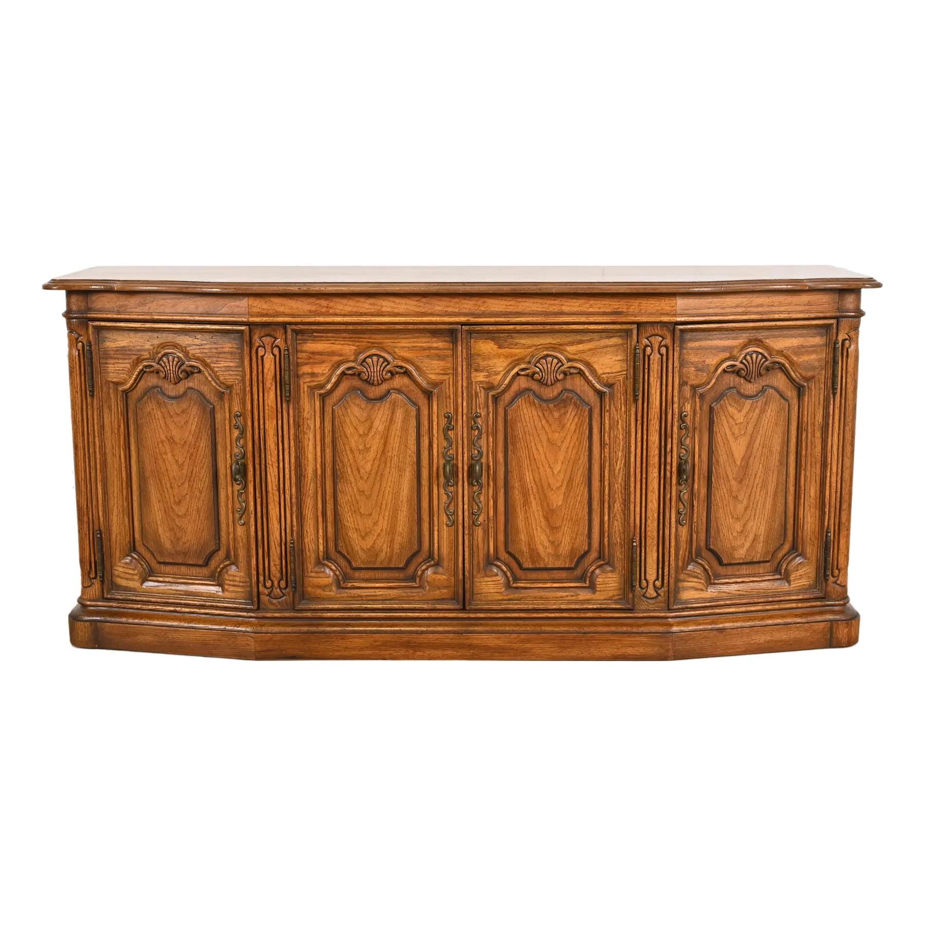 Drexel Heritage French Provincial Louis XV Carved Oak Sideboard or Bar Cabinet, Circa 1960s