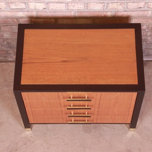 Harvey Probber Teak and Mahogany Four-Drawer Nightstand or Bachelor Chest, Newly Refinished image 7