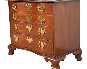 Hickory Chair Georgian Solid Mahogany Serpentine Front Commode or Chest of Drawers