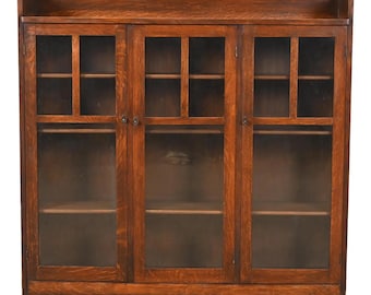 Limbert Antique Mission Oak Arts and Crafts Triple Bookcase Cabinet, Circa 1900