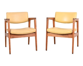 Jens Risom Style Mid-Century Modern Solid Walnut Lounge Chairs by Gunlocke, Pair