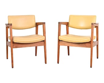 Jens Risom Style Mid-Century Modern Solid Walnut Lounge Chairs by Gunlocke, Pair