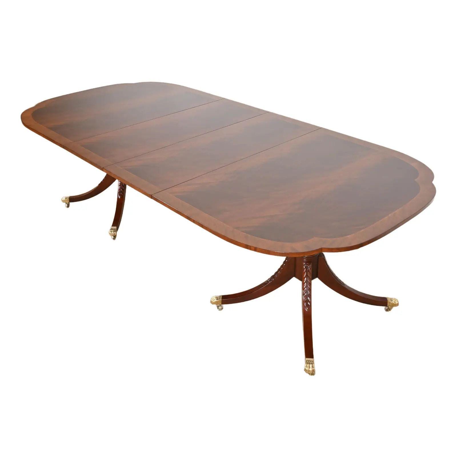 Baker HISTORIC CHARLESTON ティルトトップテーブル 猫脚 Baker Furniture Historic Charleston Carved Mahogany Tilt Top