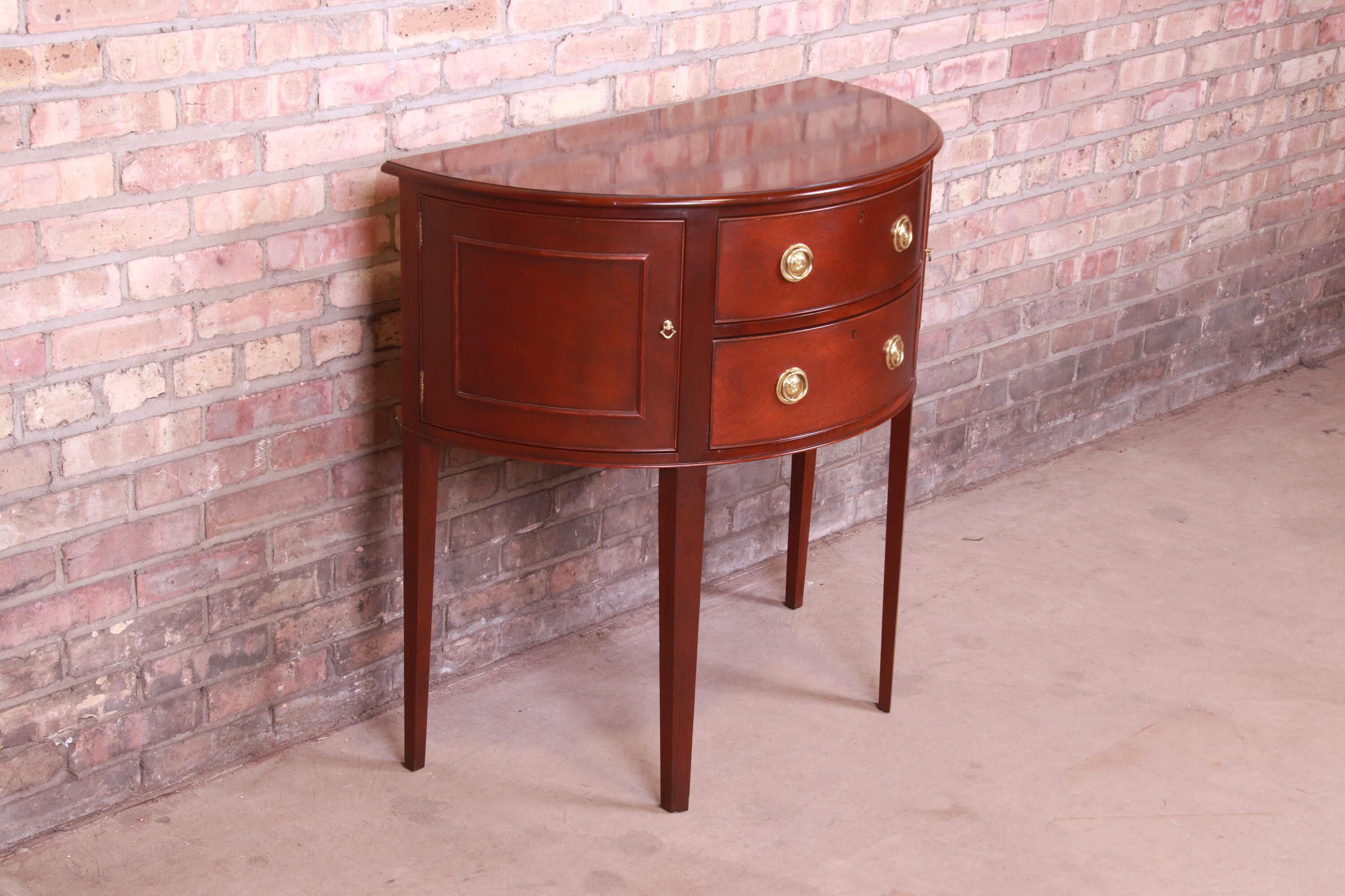 BäckerMöbel Historische Charleston Mahagoni Demilune Schrank | Etsy