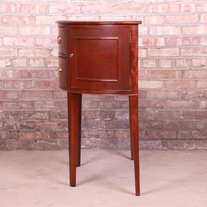 BäckerMöbel Historische Charleston Mahagoni Demilune Schrank | Etsy