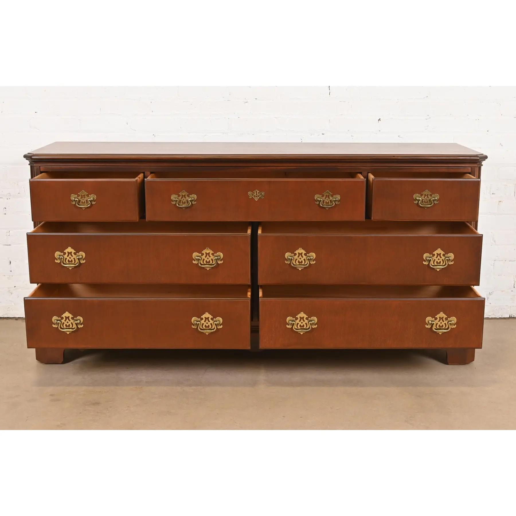 Drexel Heritage Georgian Mahogany Seven-drawer Dresser, Newly
