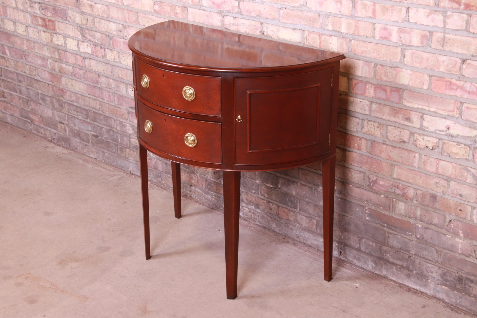 BäckerMöbel Historische Charleston Mahagoni Demilune Schrank | Etsy