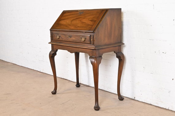 Henkel Harris Queen Anne Lady Astor Solid Mahogany Slant Front