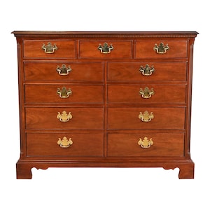 Thomasville Georgian Solid Mahogany Eleven-Drawer Dresser or Chest of Drawers