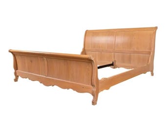 Thomasville French Country Carved Oak King Size Sleigh Bed