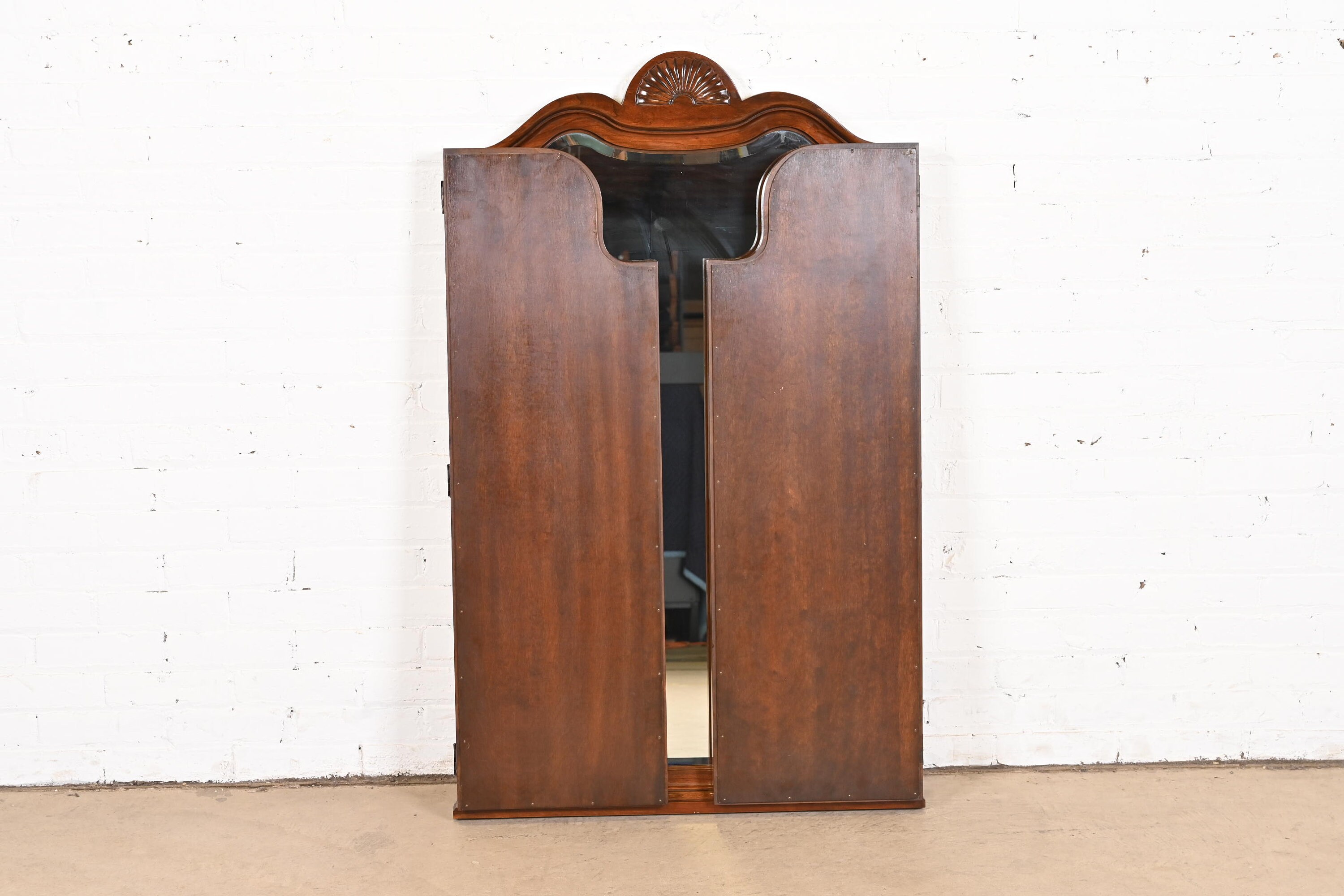 Harden Furniture Georgian Carved Cherry Wood Tri-fold Triple