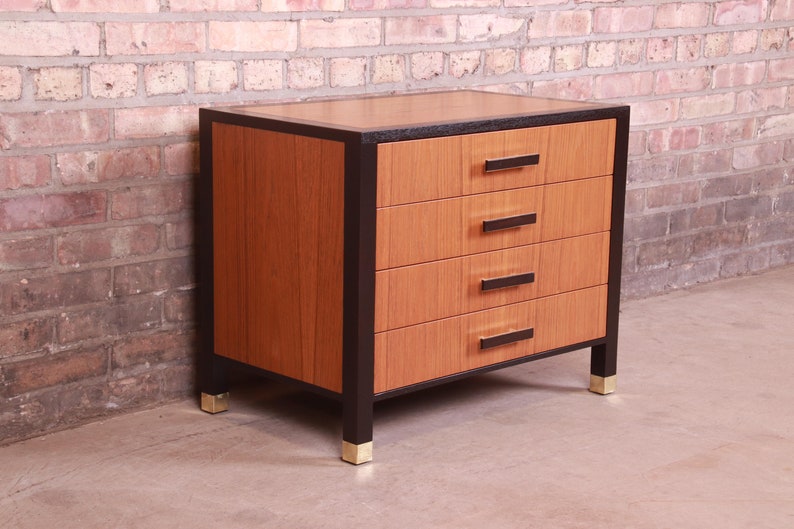 Harvey Probber Teak and Mahogany Four-Drawer Nightstand or Bachelor Chest, Newly Refinished image 3