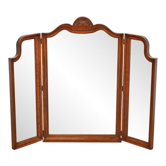 Harden Furniture Georgian Carved Cherry Wood Tri-fold Triple