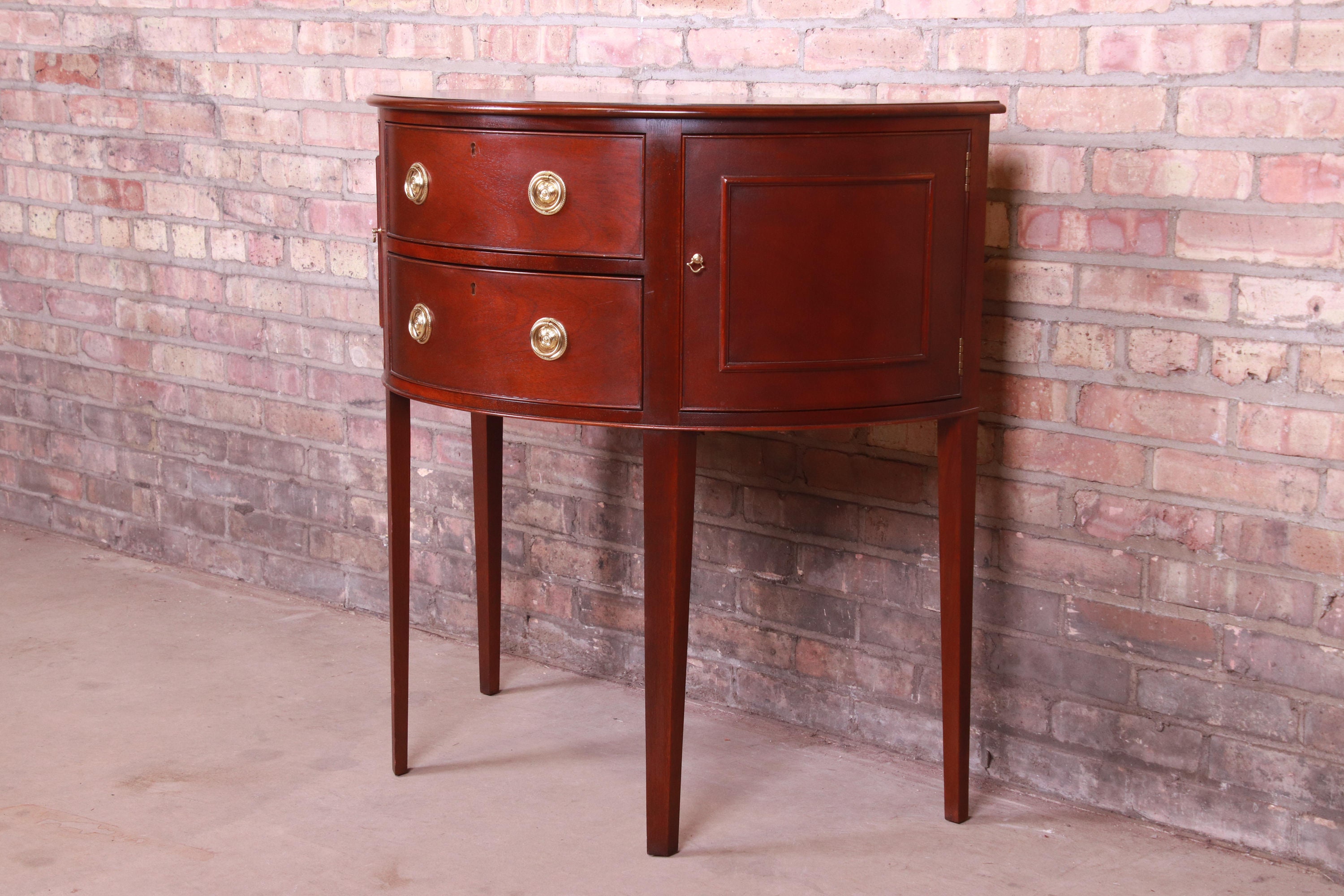 BäckerMöbel Historische Charleston Mahagoni Demilune Schrank | Etsy