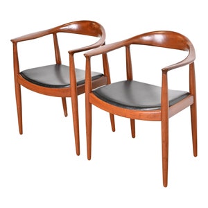 Hans Wegner for Johannes Hansen &quot;The Chair&quot; Teak and Leather Round Chairs, Pair, Newly Restored