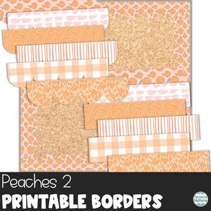 Puede incluir: Borduras imprimibles con temática de melocotón en una variedad de patrones, incluyendo cuadros, rayas y rodajas de melocotón. Las borduras son en tonos melocotón, rosa y blanco. El texto "Peaches 2 Printable Borders" está en la parte inferior de la imagen.
