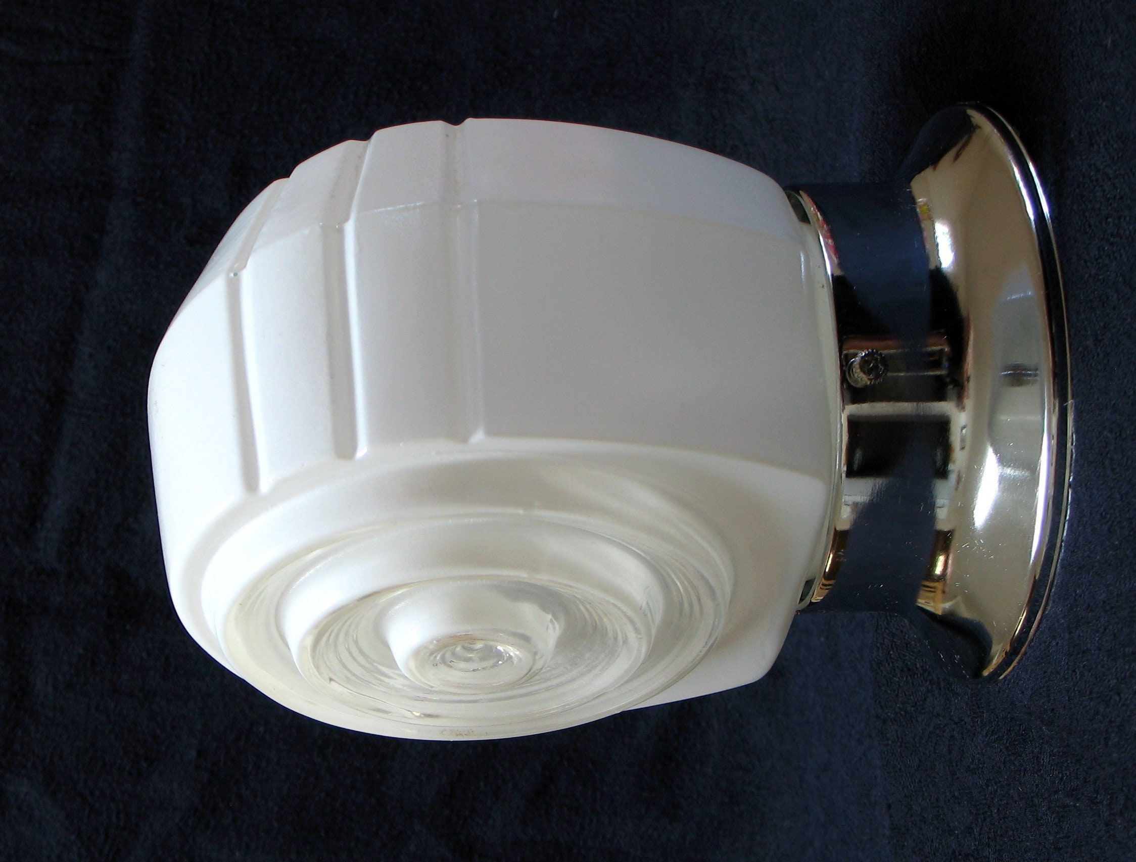 Vintage Lighting Mid Century Bathroom or Kitchen Wall Sconce