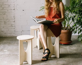 Taburete versátil, desmontable y funcional. Asiento, mesa de centro, reposapiés o soporte para plantas, ¡tú decides!. EL TAMBORET: