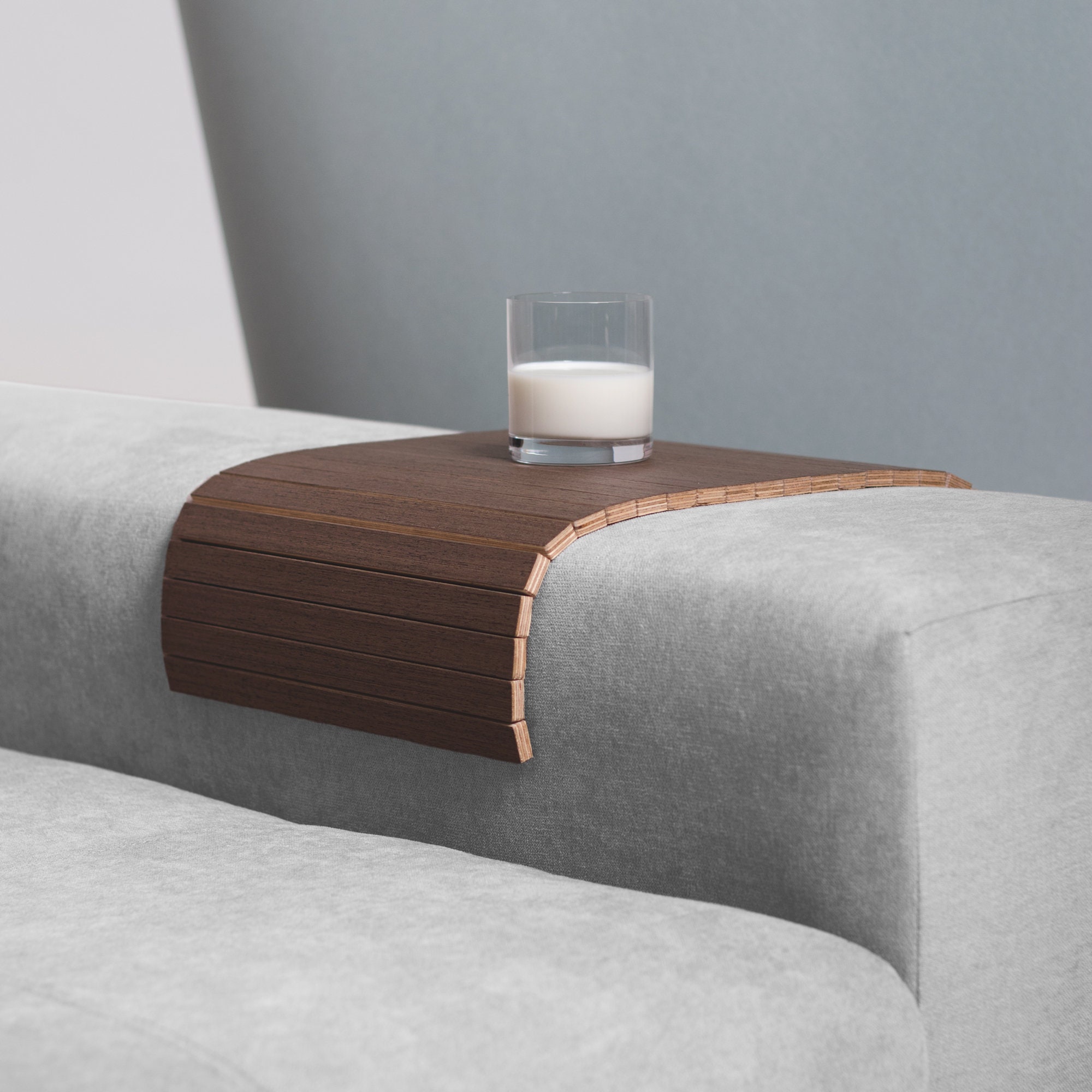 Vassoio Da Divano Vassoio Per Divano In Bambù Pieghevole - Con Supporto Telefono Girevole 360° Per Bracciolo Tavolo Legno Pieghevole - Foto 10