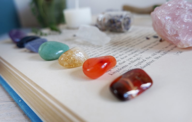 Chakra Crystals Gift Set with Candle, Chakra Gemstones, Crystal Healing Set, Crystals for Beginners, 7 Chakra Set for Meditation image 5