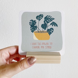 Motiverende kaarten met positieve affirmatie kamerplant met houten standaard, set van 12 inspirerende kaarten, kleine positieve berichten voor op je bureau