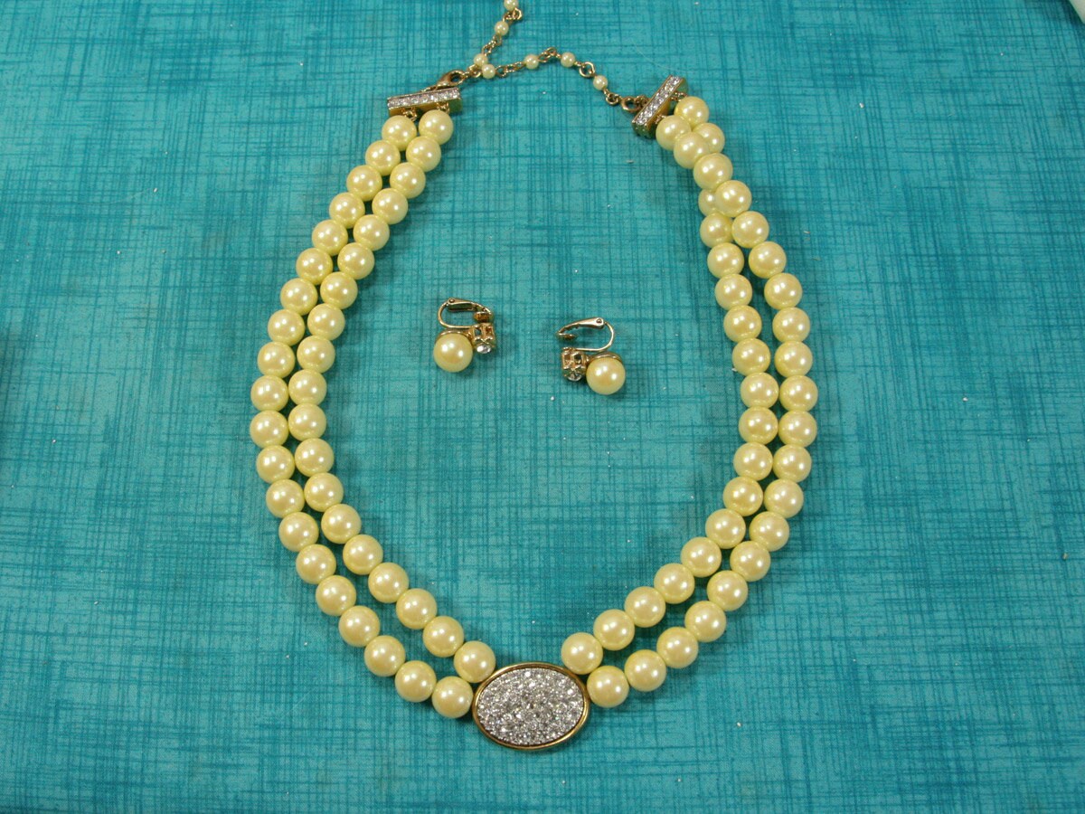 Faux Pearl Double Strand Necklace 