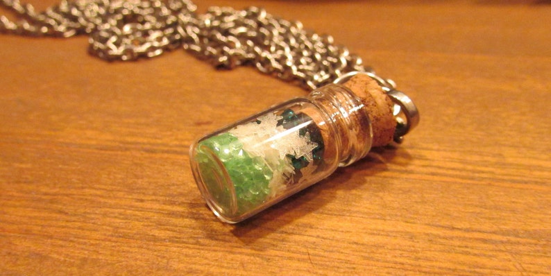 Glows in the Dark Irish Luck St Patrick/'s Day Green Crystal Glowing Stars Glass Vial Bottle Necklace with a 30 inch Silver Plated Chain