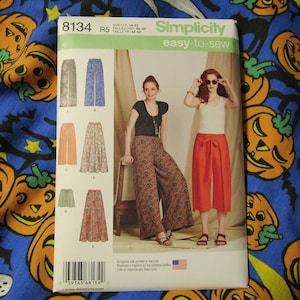 Simplicity 8134 Wrap pants harem wide leg and shorts in Various Lengths Gaucho wrap skirt S8134 sizes 14-20