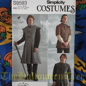 Peut inclure: Patron de couture Simplicity Costumes numéro S9593 pour un costume médiéval. Le patron comprend trois options de costumes différentes : un long manteau à motif de cotte de mailles, une tunique plus courte à motif de cotte de mailles et un gilet à motif de cotte de mailles. Le patron est conçu et imprimé aux États-Unis.