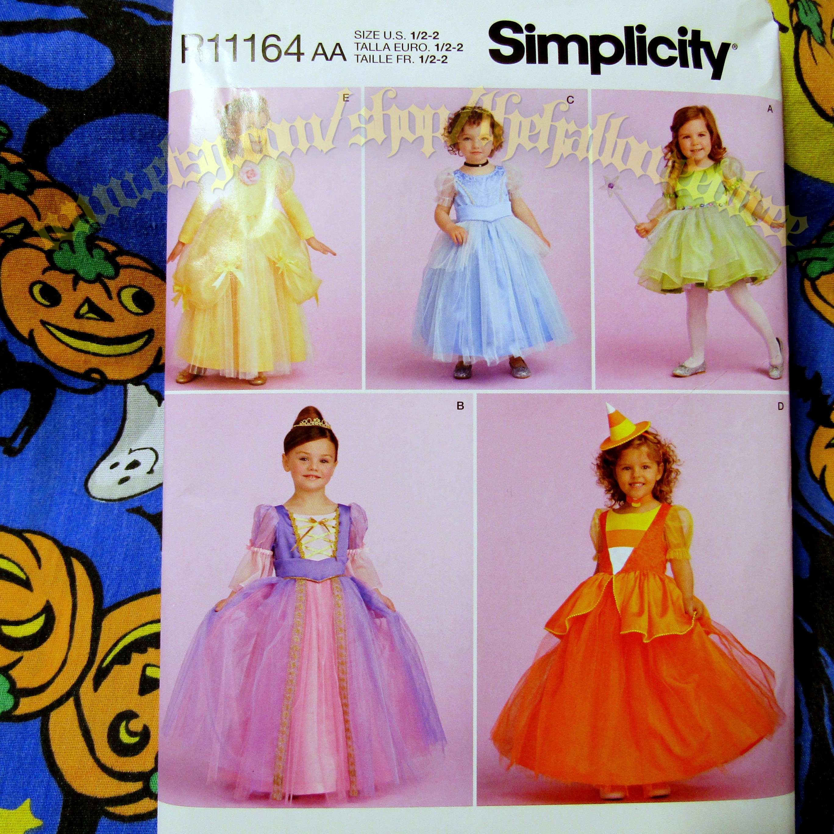 Simplicity Patron de couture pour enfants 1303 Robes de princesse : Drake  Ferris: : Cuisine et Maison