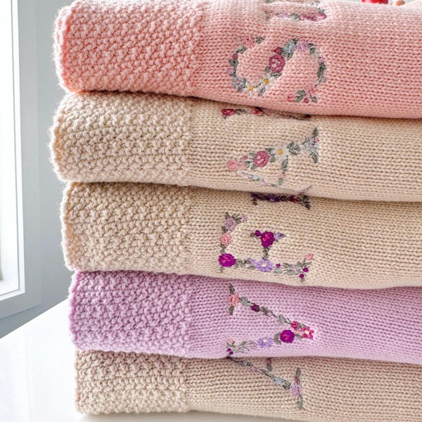 Couverture florale personnalisée pour bébé : prénom brodé, coton doux