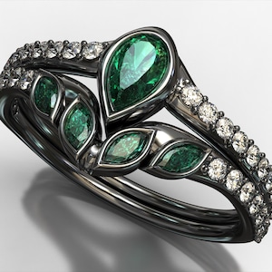 Emerald Bezel Ring / Pear Cut Ring / 14k Emerald Ring / Natural Emerald Ring / Emerald Ring / Emerald Engagement Ring / Dainty Emerald Ring