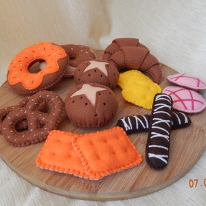 Embroidered bakery set. Felt bakery set. Felt pastry. Felt confectionery. Pretend bakery. Pretend play food.