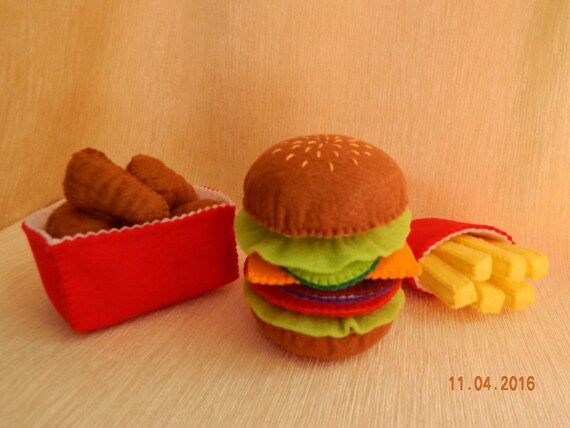 フェルトのハンバーガーセット。ハンバーガーとフライドポテトと