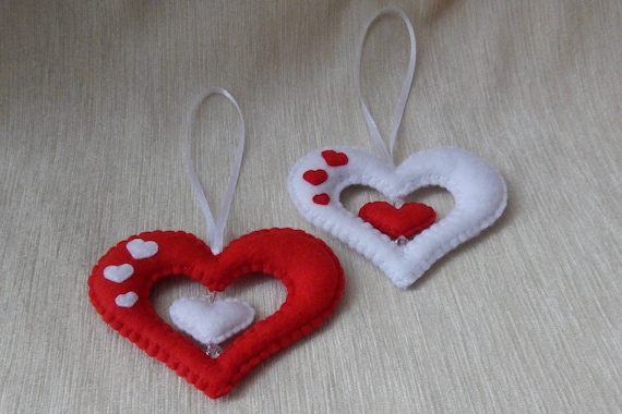 5 Little Monsters: Embroidered Felt Heart Hair Clips