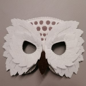 Maschera da gufo bianco. Maschera da gufo delle nevi in feltro. Maschera di Halloween, maschera da festa. Gufo delle nevi. Gufo delle nevi. Gufo bianco. Maschera da gufo. Maschera in feltro per bambini.