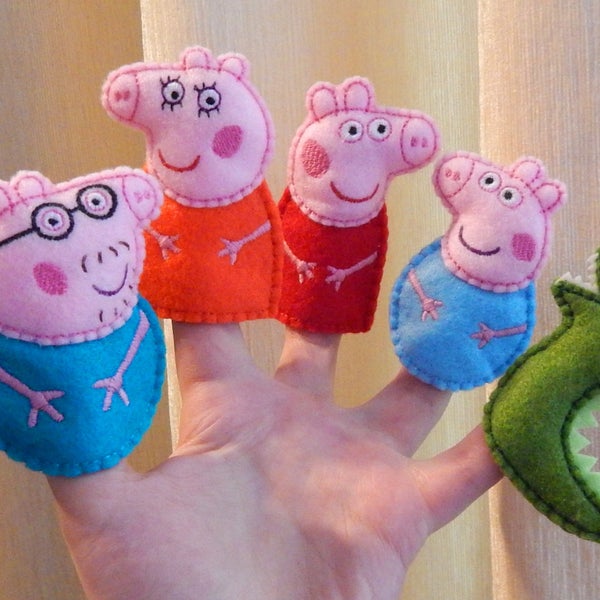 Marionetas de dedo inspiradas en la familia Peppa Pig. Marionetas de dedo de fieltro. Familia de dedo. Marionetas de dedo de animales. Juguetes de fieltro inspirados en Peppa Pig.