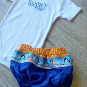 Roupa tamanho 0 azul, roupa tamanho 0 bingo, calças azul, calças bingo, macacão azul, macacão bingo, roupa de bebê, presente de bebê, tamanho unissex 0