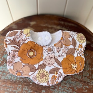 Dribble bib, floral, scalloped bib