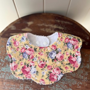 Dribble bib, floral, scalloped bib