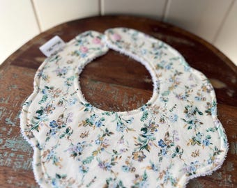 Dribble bib, floral, scalloped bib