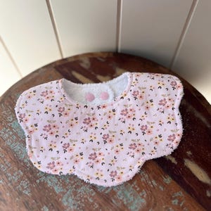 Dribble bib, floral, scalloped bib