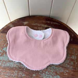 Dribble bib, pink, scalloped bib