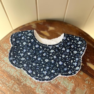 Dribble bib, floral, scalloped bib