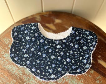 Dribble bib, floral, scalloped bib