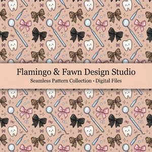 Peut inclure: Un motif sans couture avec des instruments dentaires, des dents de dessin animé et des nœuds roses, noirs et léopard sur un fond brun clair. Le texte "Flamingo & Fawn Design Studio" est affiché en bas.